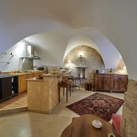 Carabelle Bed & Breakfast 2*